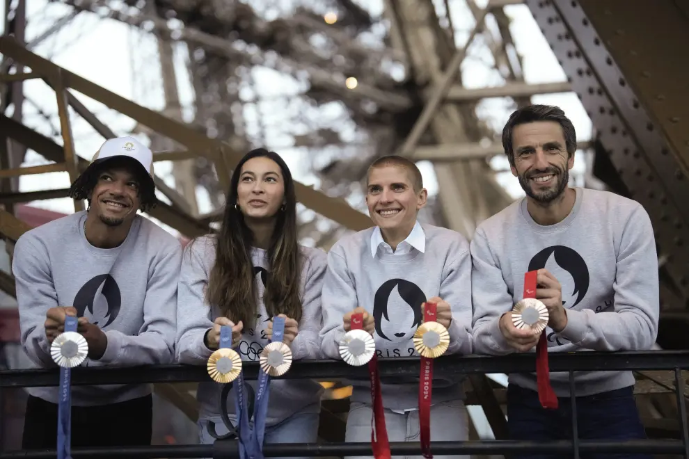 The Paris 2024 Olympic silver medal is presented to the press, in Paris, Thursday, Feb. 1, 2024. A hexagonal, polished piece of iron taken from the Eiffel Tower is being embedded in each gold, silver and bronze medal that will be hung around athletes necks at the July 26-Aug. 11 Paris Games and Paralympics that follow. (AP Photo/Thibault Camus) ....Associated Press / LaPresse.Only italy and Spain [[[AP/LAPRESSE]]]