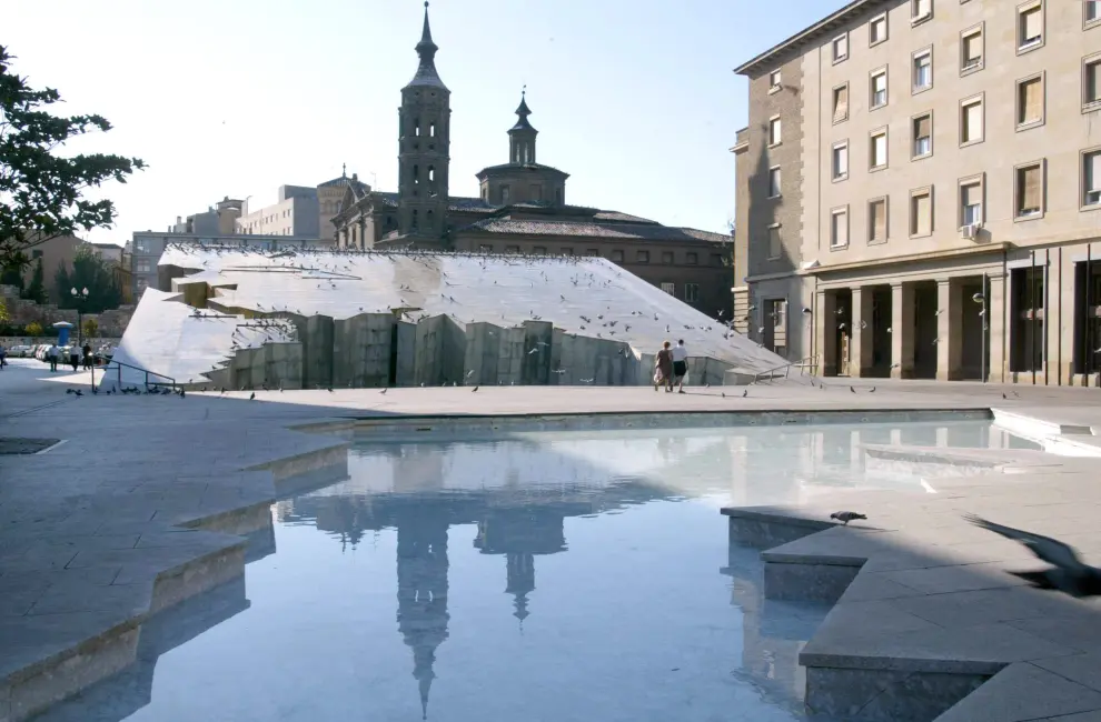 La fuente de la Hispanidad en la plaza del Pilar.