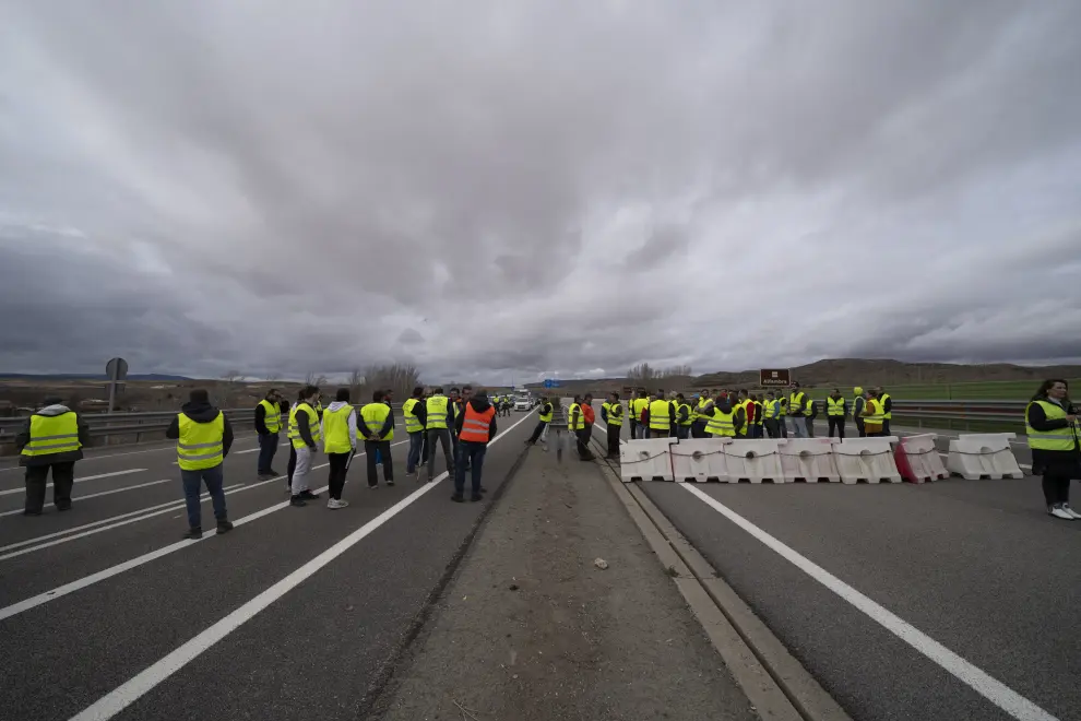 Protestas de los agricultores en la A-23 en Teruel