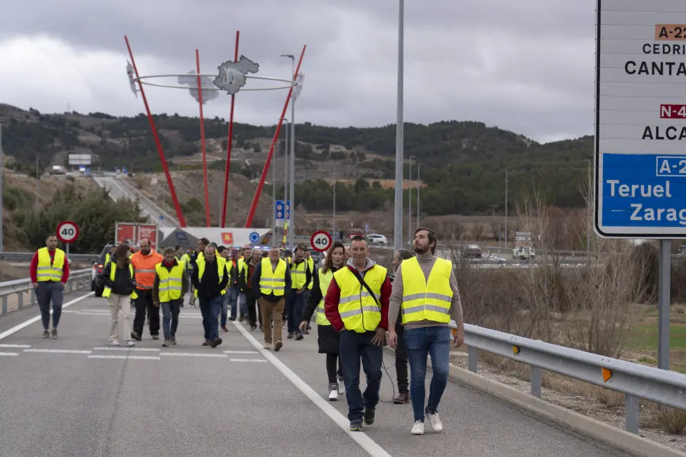 Protestas de los agricultores en la A-23 en Teruel