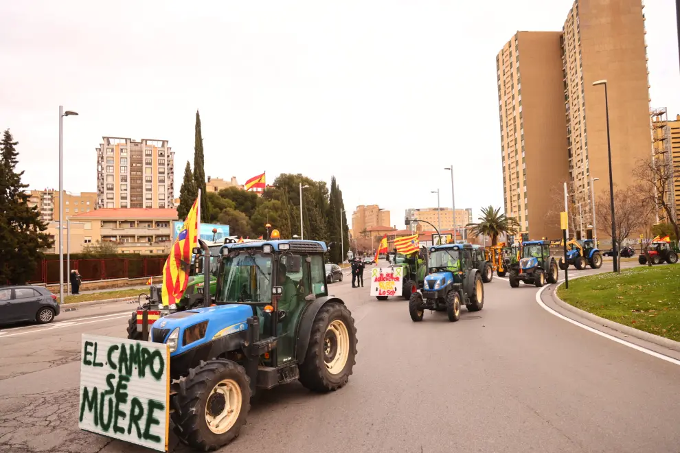 Los tractores provocan retenciones en la carretera Castellón