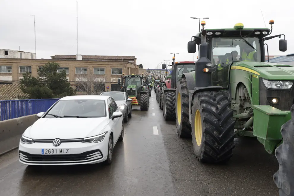 Los tractores intentan entrar a Zaragoza por la N232