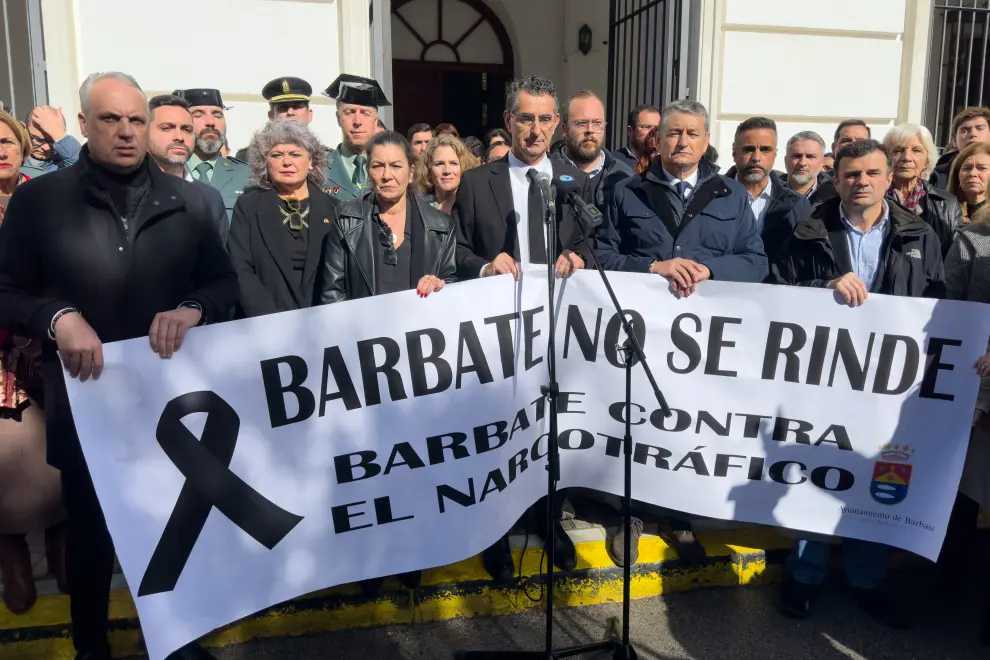 Banderas a media asta en el ayuntamiento de Barbate por el asesinato de dos guardias civiles por una narcolancha