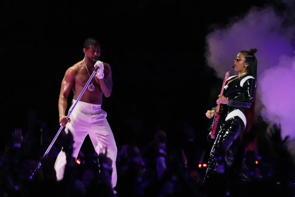 Feb 11, 2024; Paradise, Nevada, USA; Recording artist Usher and H.E.R. perform during the halftime show of Super Bowl LVIII at Allegiant Stadium. Mandatory Credit [[[REUTERS VOCENTO]]] FOOTBALL-NFL-KC-SF/