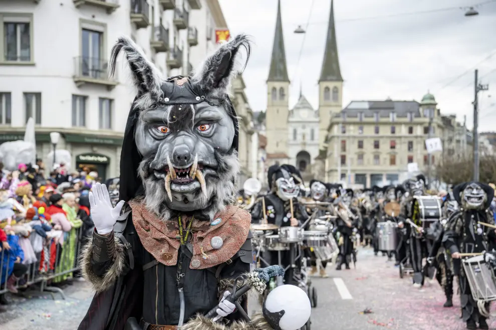 Lucerne (Switzerland Schweiz Suisse), 12/02/2024.- Masked revellers parade through the streets during the carnival season in Lucerne, Switzerland, 12 February 2024. (Suiza, Lucerna) EFE/EPA/URS FLUEELER
 SWITZERLAND CARNIVAL