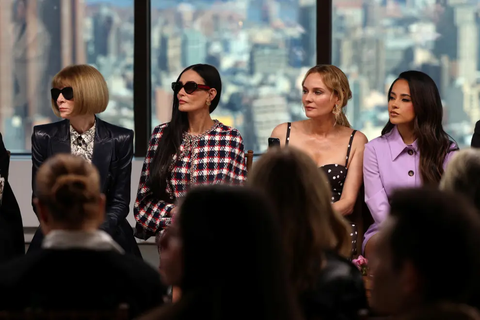 Vogue Editor-in-Chief Anna Wintour, Demi Moore, Diane Kruger and Becky G attend the Carolina Herrera Fall/Winter 2024 collection show during New York Fashion Week, in New York City, U.S., February 12, 2024. REUTERS/Andrew Kelly [[[REUTERS VOCENTO]]]