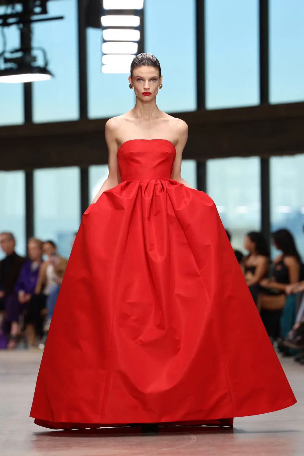 A model presents a creation from the Carolina Herrera Fall/Winter 2024 collection during New York Fashion Week, in New York City, U.S., February 12, 2024. REUTERS/Andrew Kelly [[[REUTERS VOCENTO]]]