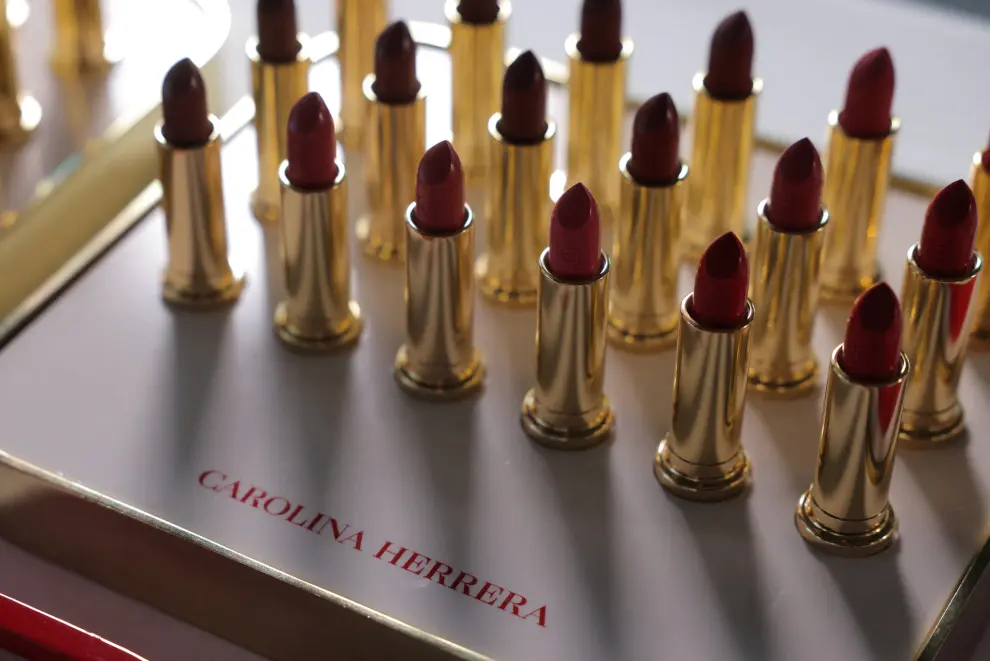 Lipsticks sits backstage at the Carolina Herrera Fall/Winter 2024 collection show during New York Fashion Week, in New York City, U.S., February 12, 2024. REUTERS/Andrew Kelly [[[REUTERS VOCENTO]]]