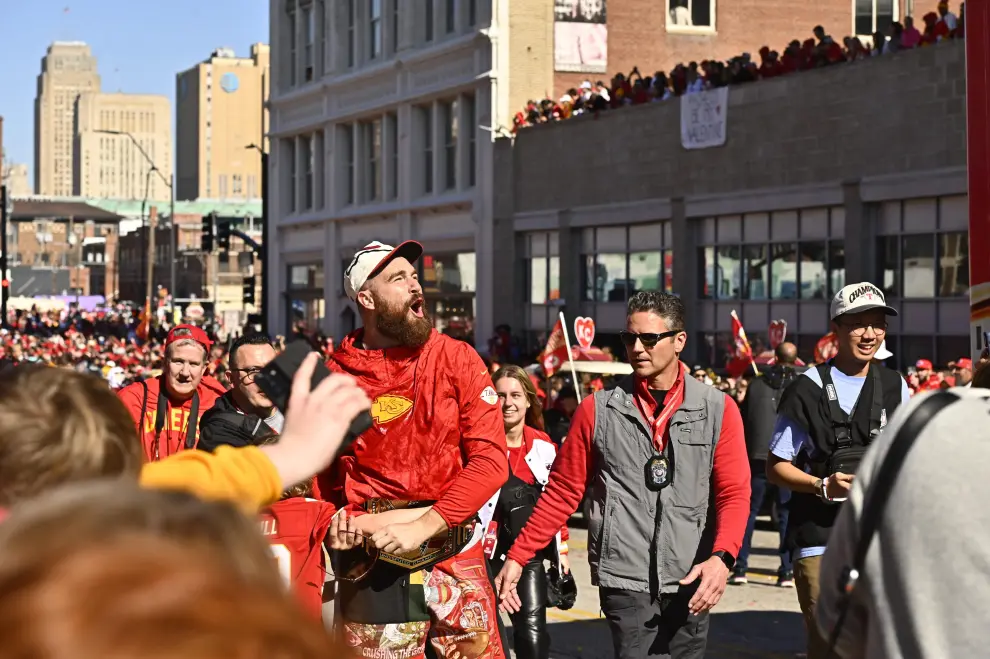 Feb 14, 2024; Kansas City, MO, USA; Police respond to injuries after shots were fired after the celebration of the Kansas City Chiefs winning Super Bowl LVIII. Mandatory Credit [[[REUTERS VOCENTO]]] FOOTBALL-NFL/