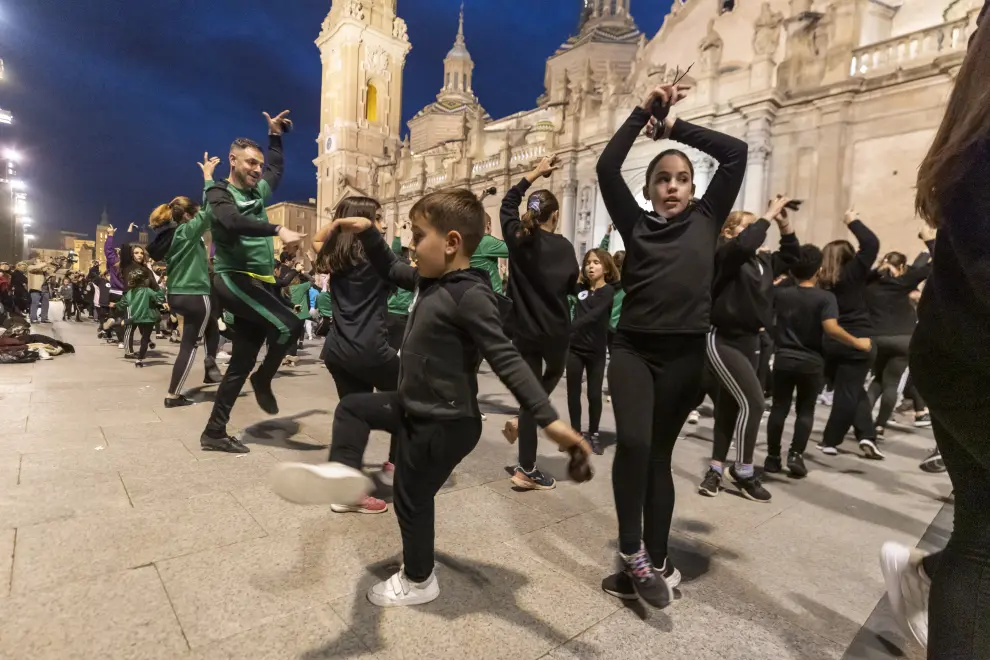 El 'flashmob' jotero en la plaza del Pilar de Zaragoza, impulsado por la asociación Jotéate.