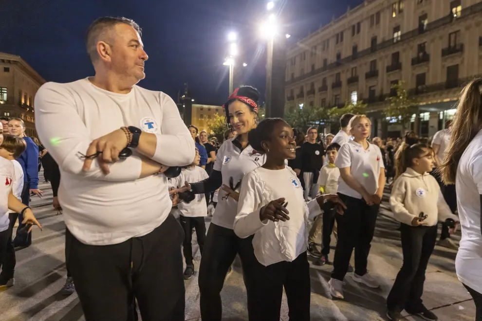 El 'flashmob' jotero en la plaza del Pilar de Zaragoza, impulsado por la asociación Jotéate.