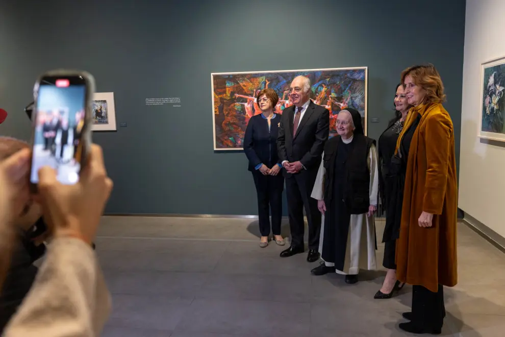 La pintora aragonesa sorprende a sus 76 años con una exposición, 'Luz increada', en la que explora nuevas formas de expresión.