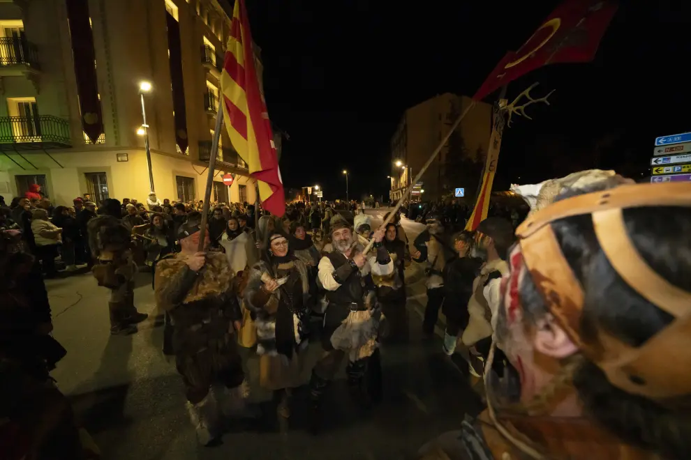 Desfile de grupos y del rey Jaime en las bodas de Isabel de Segura.