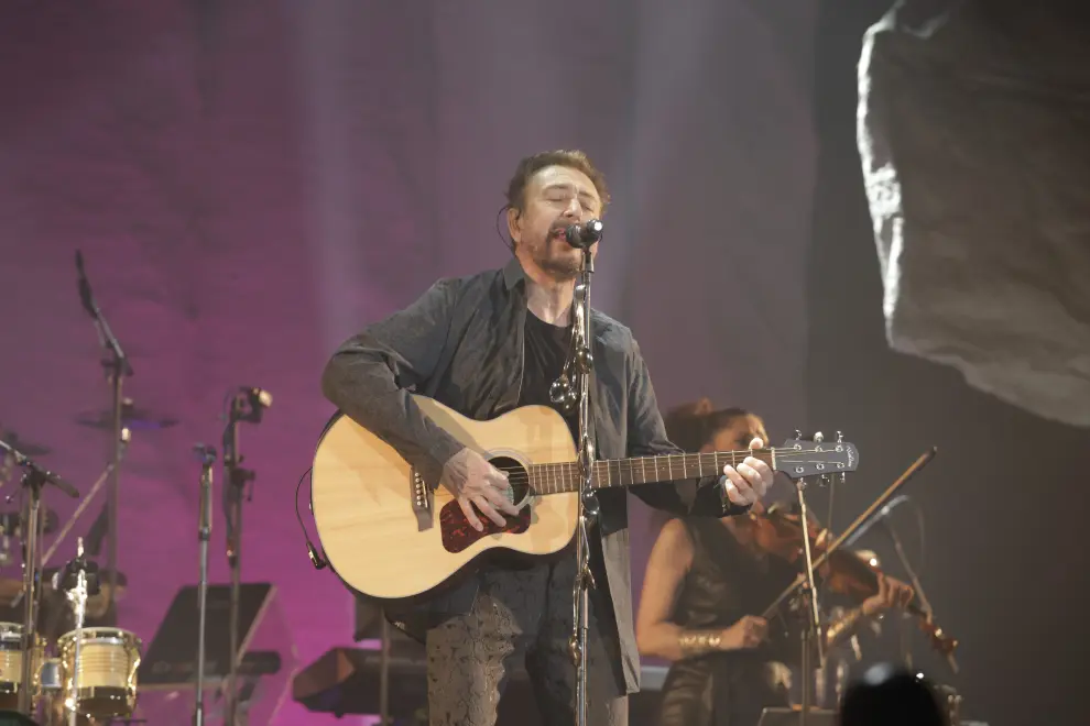 Manolo García ha vuelto a emocionar con sus canciones al público asistente a su concierto.