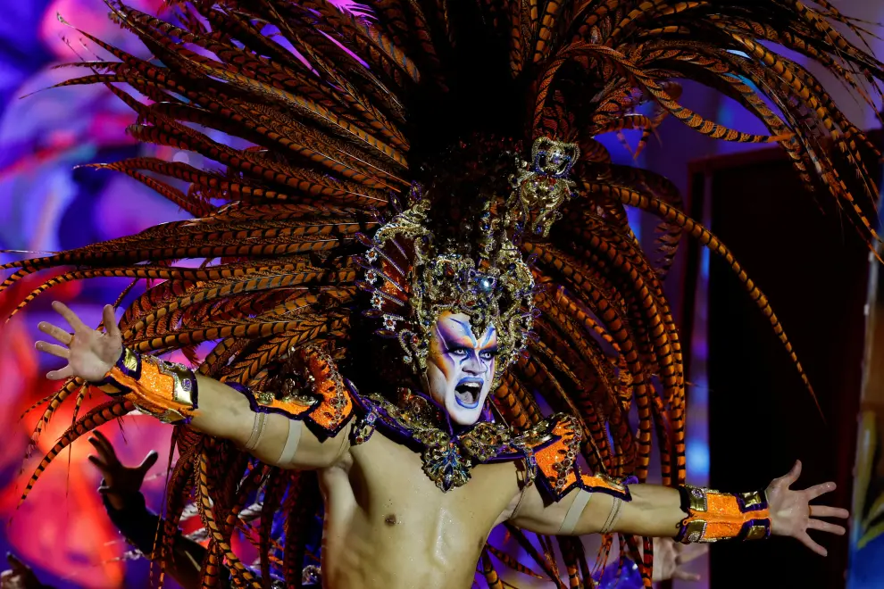 A participant named Drag Kalik performs at a drag queen competition during carnival festivities in Las Palmas de Gran Canaria, Spain February 16, 2024. REUTERS/Borja Suarez [[[REUTERS VOCENTO]]] SPAIN-CARNIVAL/