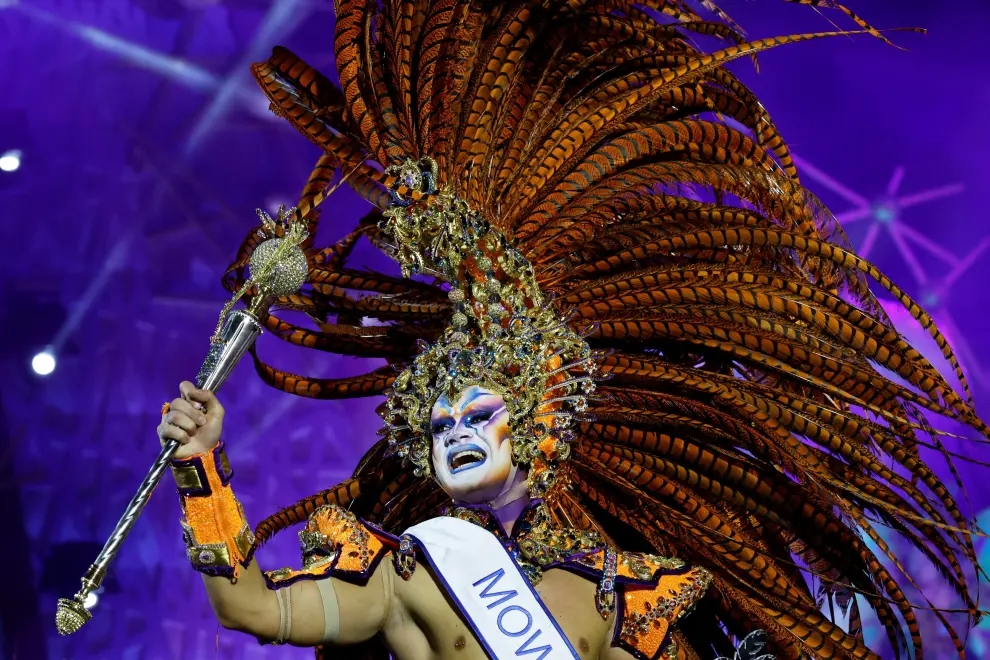 Participants prepare to perform in a drag queen competition during Carnival festivities in Las Palmas de Gran Canaria, Spain February 16, 2024. REUTERS/Borja Suarez [[[REUTERS VOCENTO]]] SPAIN-CARNIVAL/