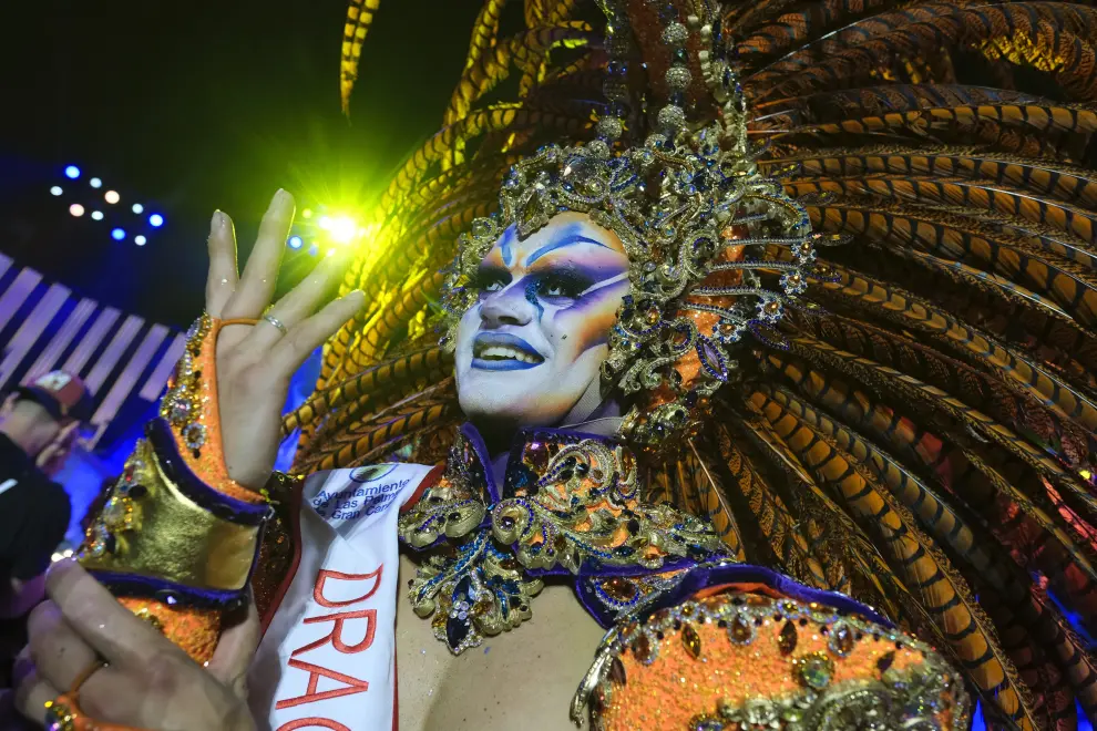 A participant prepares to perform in a drag queen competition during Carnival festivities in Las Palmas de Gran Canaria, Spain February 16, 2024. REUTERS/Borja Suarez     TPX IMAGES OF THE DAY [[[REUTERS VOCENTO]]] SPAIN-CARNIVAL/