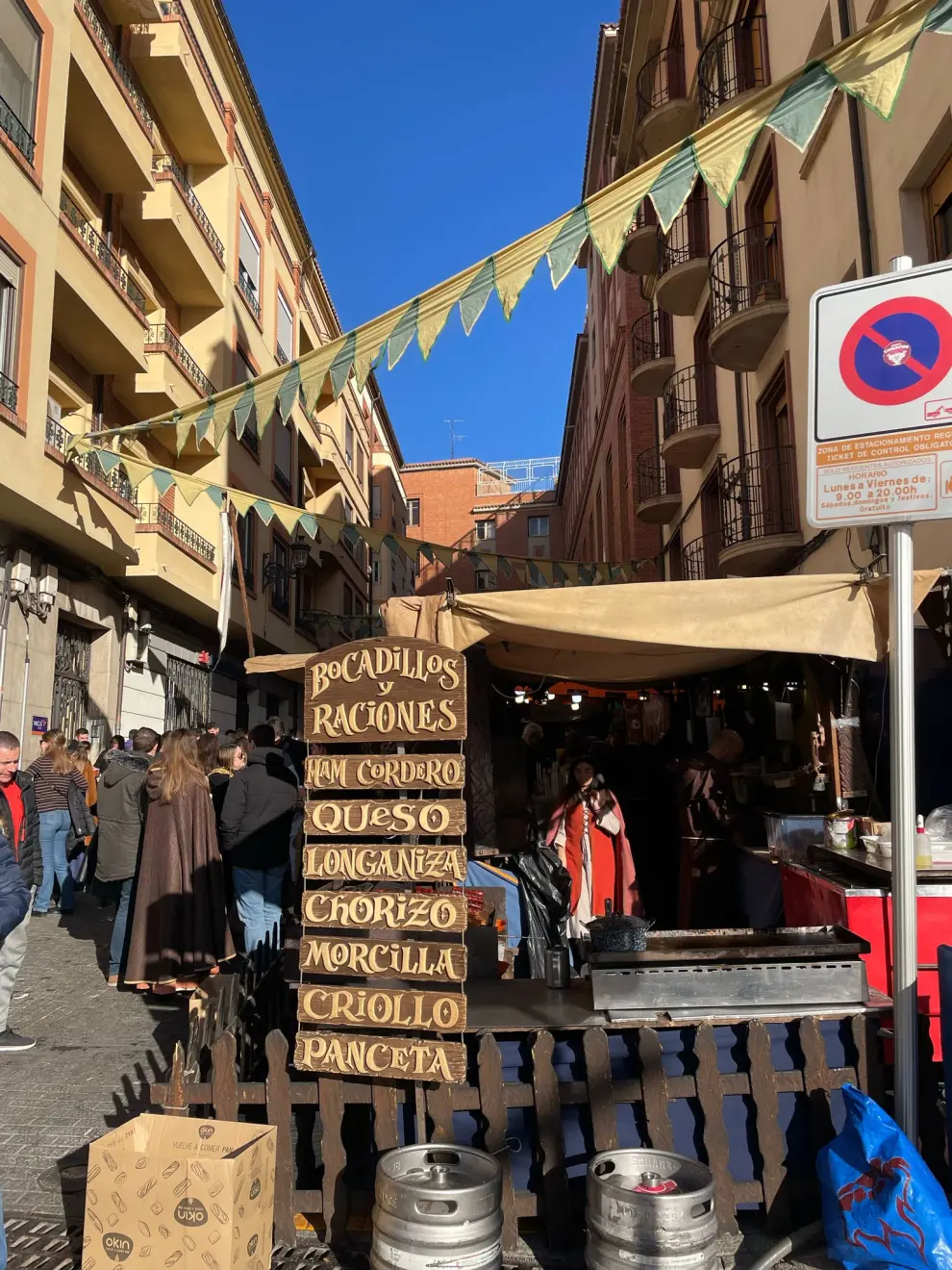 Cientos de personas han llenado las calles de Teruel de alegría y diversión.