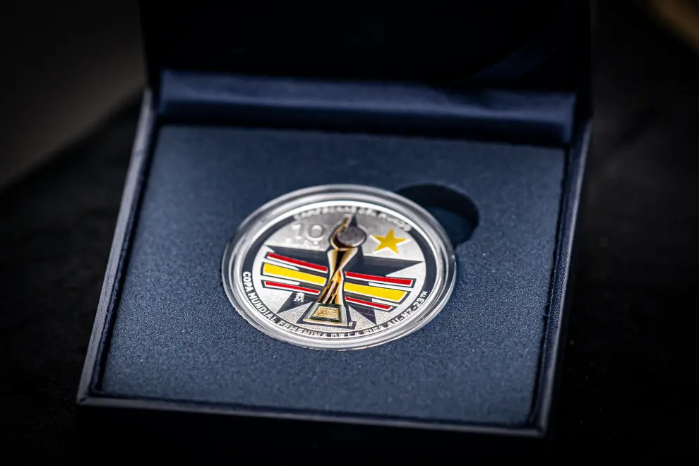 Presentación del sello y la moneda en homenaje a las campeonas del mundo de fútbol