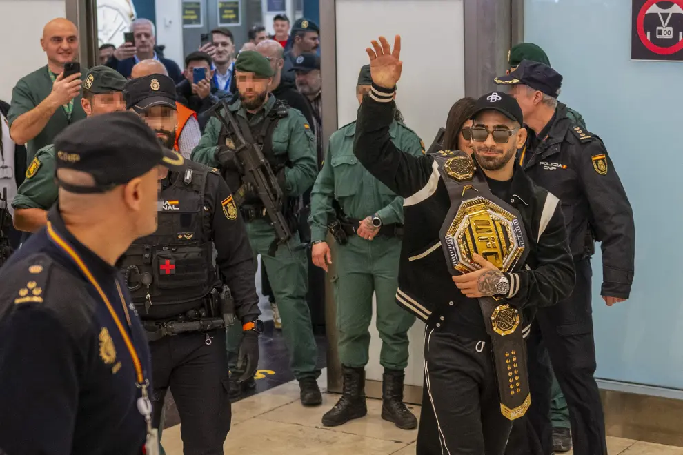 El luchador hispano-georgiano Ilia Topuria, flamante campeón del peso pluma de la UFC, llega a Madrid