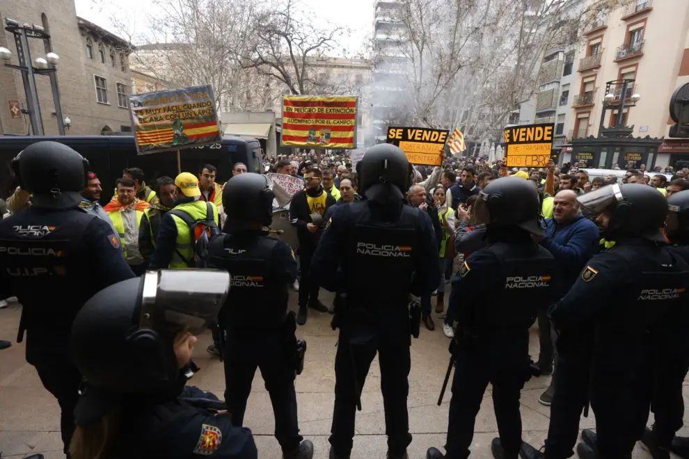 Protestas de las organizaciones agrarias UAGA, Asaja, UPA y Araga y Cooperativas agro-alimentarias de Aragón en Zaragoza.