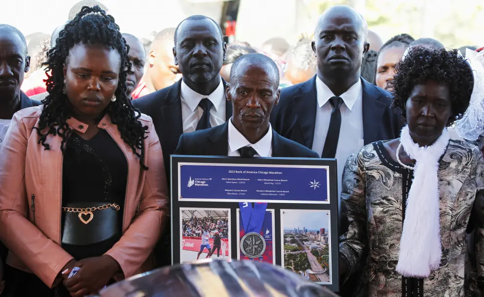 Family members of Kenyas marathon world record holder Kelvin Kiptum, who died in a road accident, react during his funeral service at  Chepkorio show ground, Elgeyo Marakwet County, Kenya February 23, 2024. REUTERS/Monicah Mwangi [[[REUTERS VOCENTO]]]