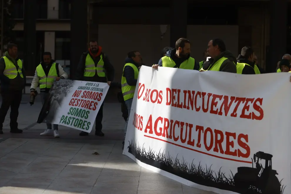 Protesta de agricultores en la plaza del Pilar de Zaragoza