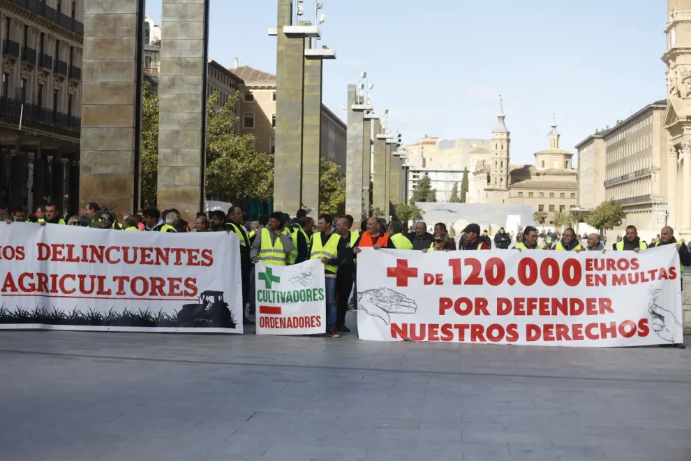 Protesta de agricultores en la plaza del Pilar de Zaragoza