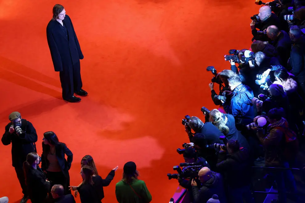 Lars Eidinger, Lilith Stangenberg and Ronald Zehrfeld arrive on the red carpet for the award ceremony of the 74th Berlinale International Film Festival in Berlin, Germany, February 24, 2024. REUTERS/Liesa Johannssen [[[REUTERS VOCENTO]]] FILMFESTIVAL-BERLIN/CLOSING RED CARPET