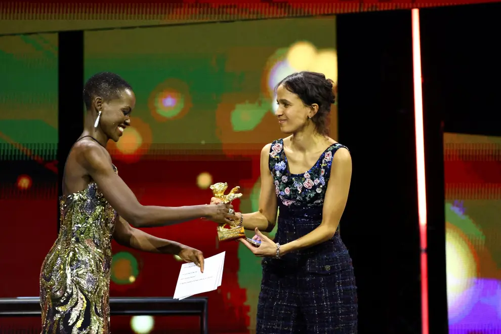 Director Mati Diop receives the Golden Bear for Best Film for Dahomey during the awards ceremony at the 74th Berlinale International Film Festival in Berlin, Germany, February 24, 2024. REUTERS/Fabrizio Bensch [[[REUTERS VOCENTO]]] FILMFESTIVAL-BERLIN/AWARD CEREMONY