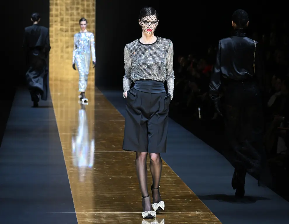 Milan (Italy), 23/02/2024.- A model wears a creation part of the Doler&Gabbana women's Fall-Winter 2024-25 collection presented at the MIlan's Fashion Week in Milan,in Milan, Italy, 24 February 2024. The women's Fall-Winter 2024-25 collection runs from 20 t0 26 February. (Moda, Italia) EFE/EPA/Daniel Dal Zennaro
 ITALY FASHION