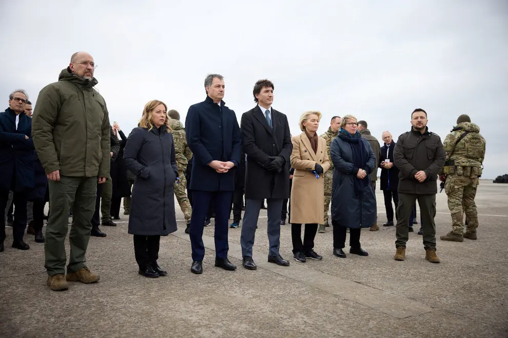 Belgiums Prime Minister Alexander De Croo and Canadas Prime Minister Justin Trudeau attend an award ceremony at an airfield in the town of Hostomel, on the second anniversary of Russias invasion of Ukraine, outside of Kyiv, February 24, 2024. Ukrainian Presidential Press Service/Handout via REUTERS ATTENTION EDITORS - THIS IMAGE HAS BEEN SUPPLIED BY A THIRD PARTY. [[[REUTERS VOCENTO]]] UKRAINE-CRISIS/ANNIVERSARY-LEADERS