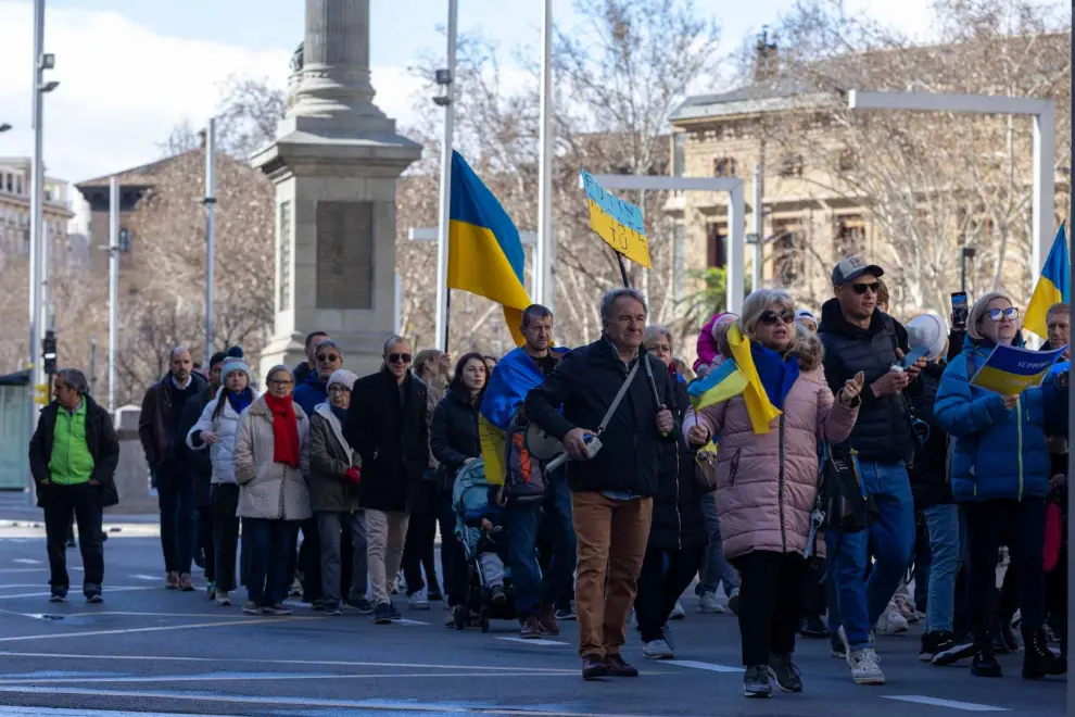 Este sábado se cumplen dos años de la invasión rusa. Decenas de personas se han manifestado en las calles de la capital aragonesa por la paz.