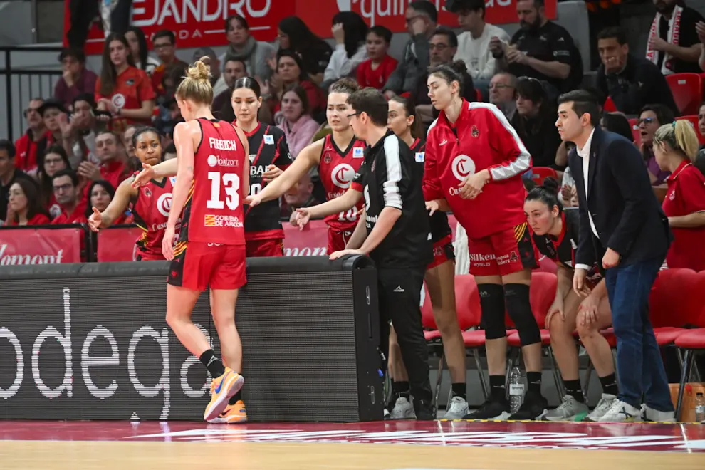 El Casademont Zaragoza perdió este domingo en el Príncipe Felipe frente al Perfumerías Avenida (69-73) en otro partidazo de baloncesto.