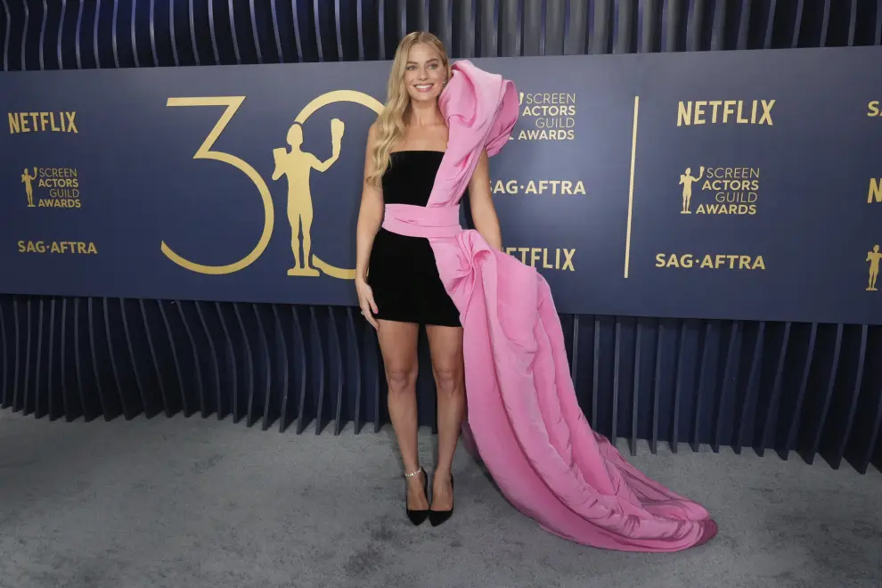 Margot Robbie arrives at the 30th annual Screen Actors Guild Awards on Saturday, Feb. 24, 2024, at the Shrine Auditorium in Los Angeles. (Photo by Jordan Strauss/Invision/AP)

Associated Press/LaPresse
Only Italy and Spain