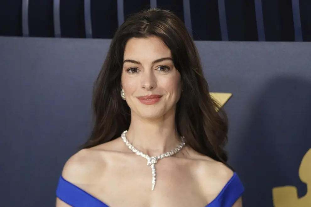Anne Hathaway arrives at the 30th annual Screen Actors Guild Awards on Saturday, Feb. 24, 2024, at the Shrine Auditorium in Los Angeles. (Photo by Jordan Strauss/Invision/AP)

Associated Press/LaPresse
Only Italy and Spain