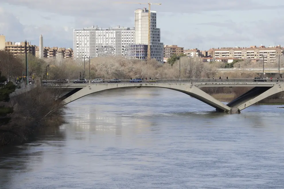 Crecida del Río Ebro a su paso por Zaragoza.