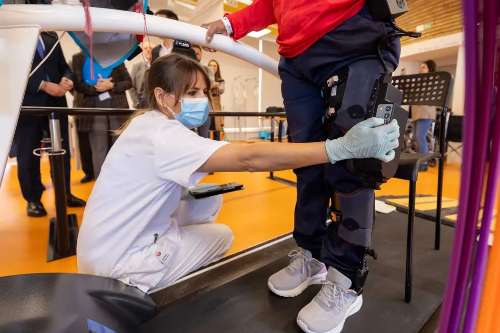 Primer exoesqueleto de rodilla para adultos en Aragón en el hospital San Juan de Dios de Zaragoza