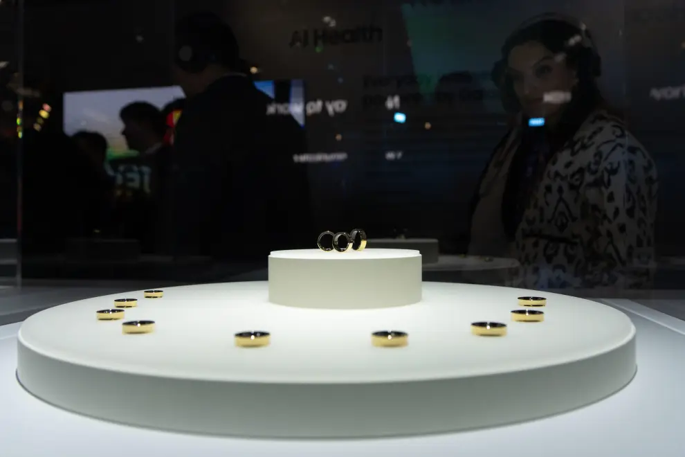 Samsung ha presentado oficialmente el Galaxy Ring, su visión de un anillo inteligente con funciones avanzadas de salud, durante el Mobile World Congress (MWC) en Barcelona 1.