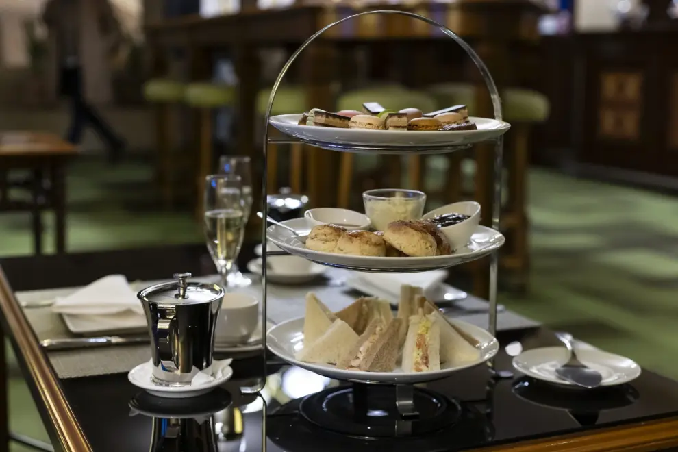 'Afternoon tea' en Zaragoza, la costumbre inglesa del té de las cinco llega a un céntrico hotel de la ciudad.