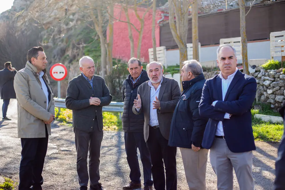 Visita del director general de Carreteras del Gobierno aragonés y alcaldes de la ribera del río Perejiles.