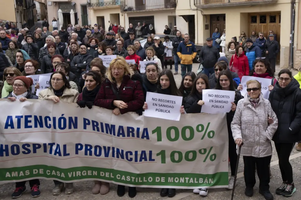 Manifestación en Montalbán reclamando la mejora de la atención sanitaria en los pueblos.