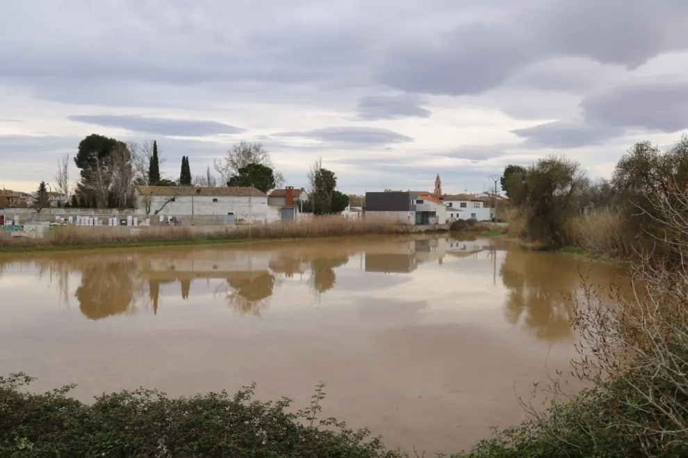 Situación de la Ribera Baja al paso de la crecida del Ebro este sábado.