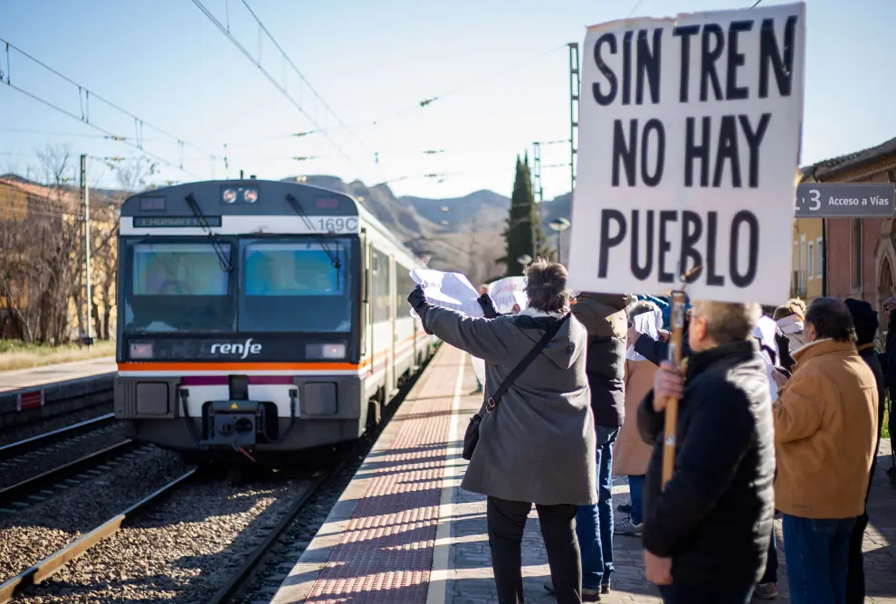 Protestas en el Valle del Jalón por un mejor servicio de tren.