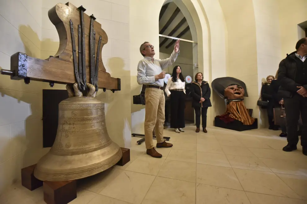 Presentación de la campana de la ciudad de Huesca después de su restauración.