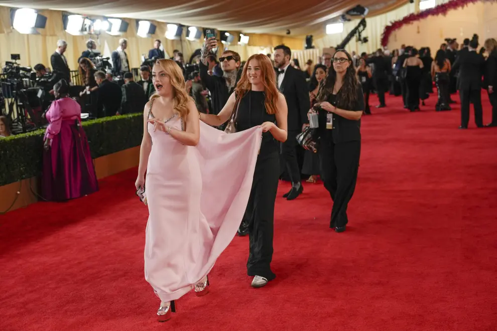Amelia Dimoldenberg, left, arrives at the Oscars on Sunday, March 10, 2024, at the Dolby Theatre in Los Angeles. (AP Photo/John Locher)
