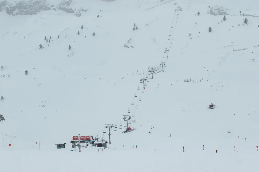 Estación de esquí de Candanchú este domingo.