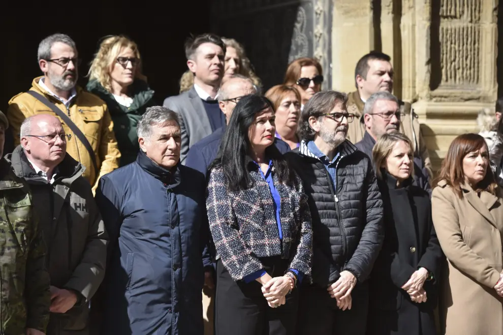 Minuto de silencio por el 11M en el Ayuntamiento Huesca