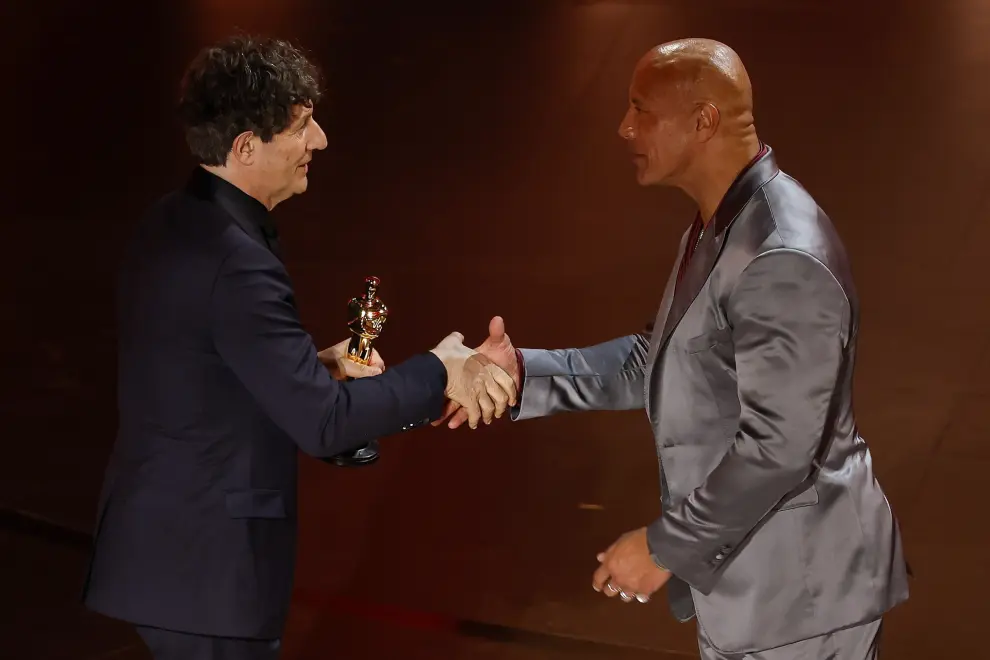 Los Angeles (United States), 10/03/2024.- Dwayne Johnson (R) greets Jonathan Glazer (L) after winning the Best International Feature Film during the 96th annual Academy Awards ceremony at the Dolby Theatre in the Hollywood neighborhood of Los Angeles, California, USA, 10 March 2024. The Oscars are presented for outstanding individual or collective efforts in filmmaking in 23 categories. EFE/EPA/CAROLINE BREHMAN
