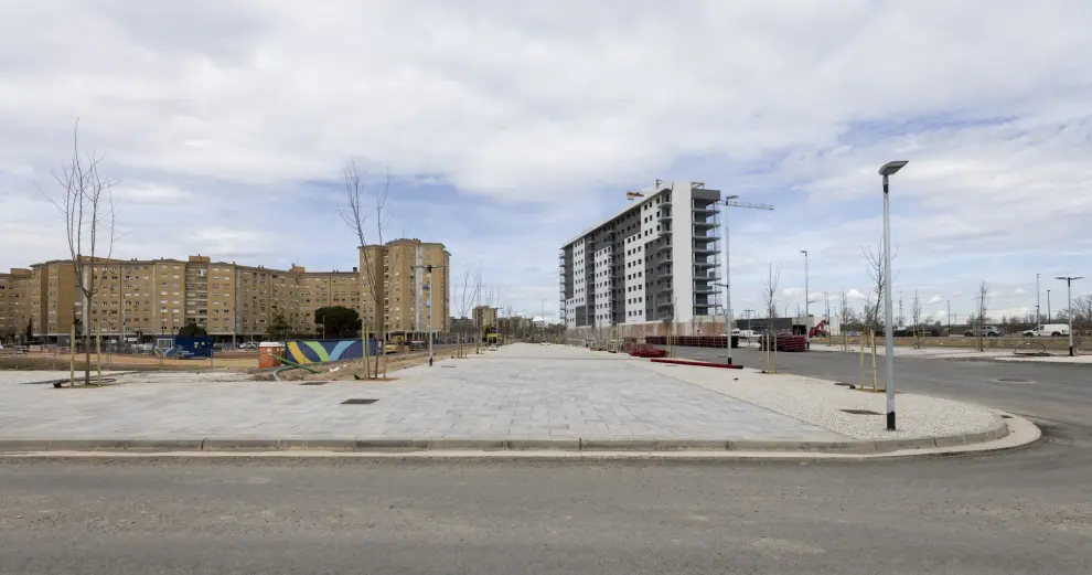 La urbanización de los terrenos que cierran el barrio de La Jota con el tercer cinturón supera ya el 80%. Se ha comenzado la construcción del proyecto de vivienda protegida más grande de la ciudad.